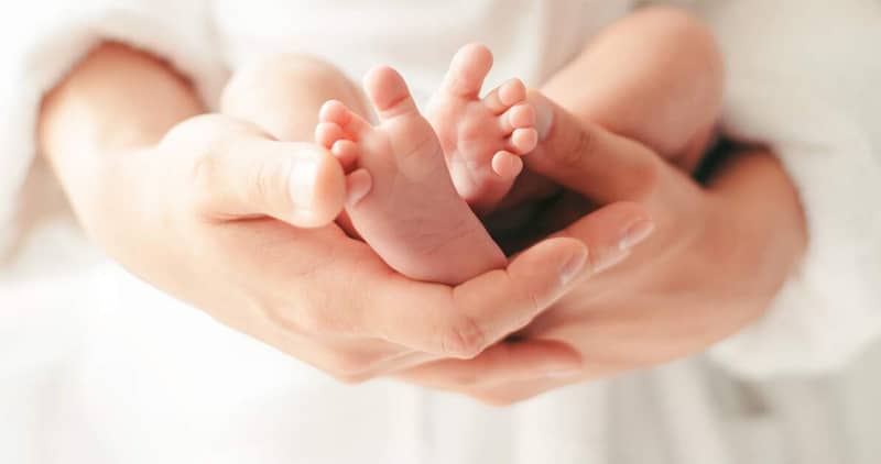 تصویر اخذ اقامت از طریق تولد فرزند-Obtaining residency through birth of child
