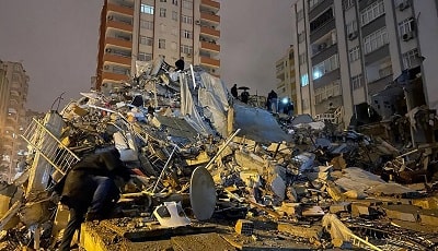 ریختن ساختمان ها در زلزله ترکیه